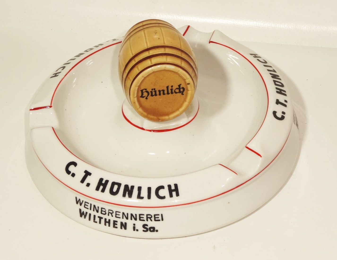 Hünlich Wilthen Aschenbecher aus Porzellan Reklame Weibrennerei 