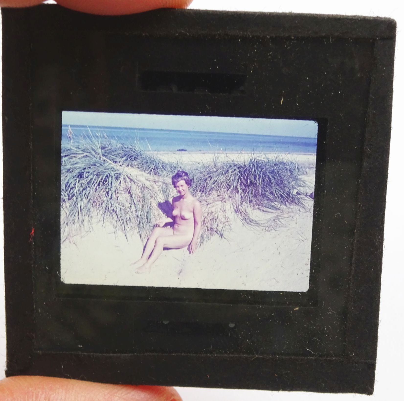 Farbdia nackte Frau DDR Strand 1950er Akt Freikörperkultur Dia Fotografie Farbdia nackte Frau DDR Strand 1950er Akt Freikörperkultur Dia Fotografie