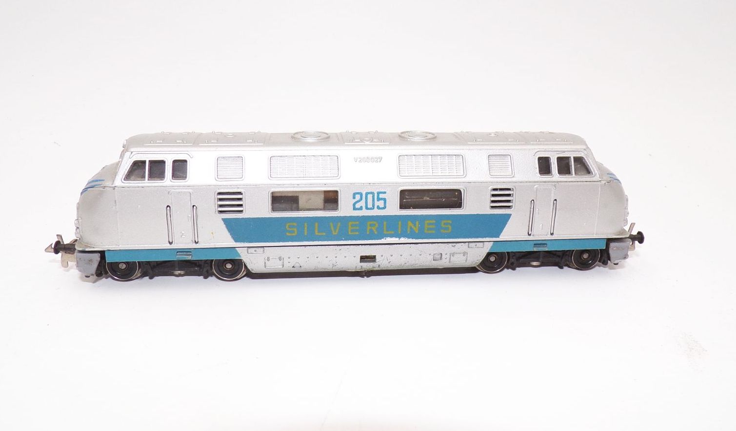 Zeuke TT Diesellok Silverlines 205 Lok und 3 Wagen Zeuke TT Diesellok Silverlines 205 Lok und 3 Wagen