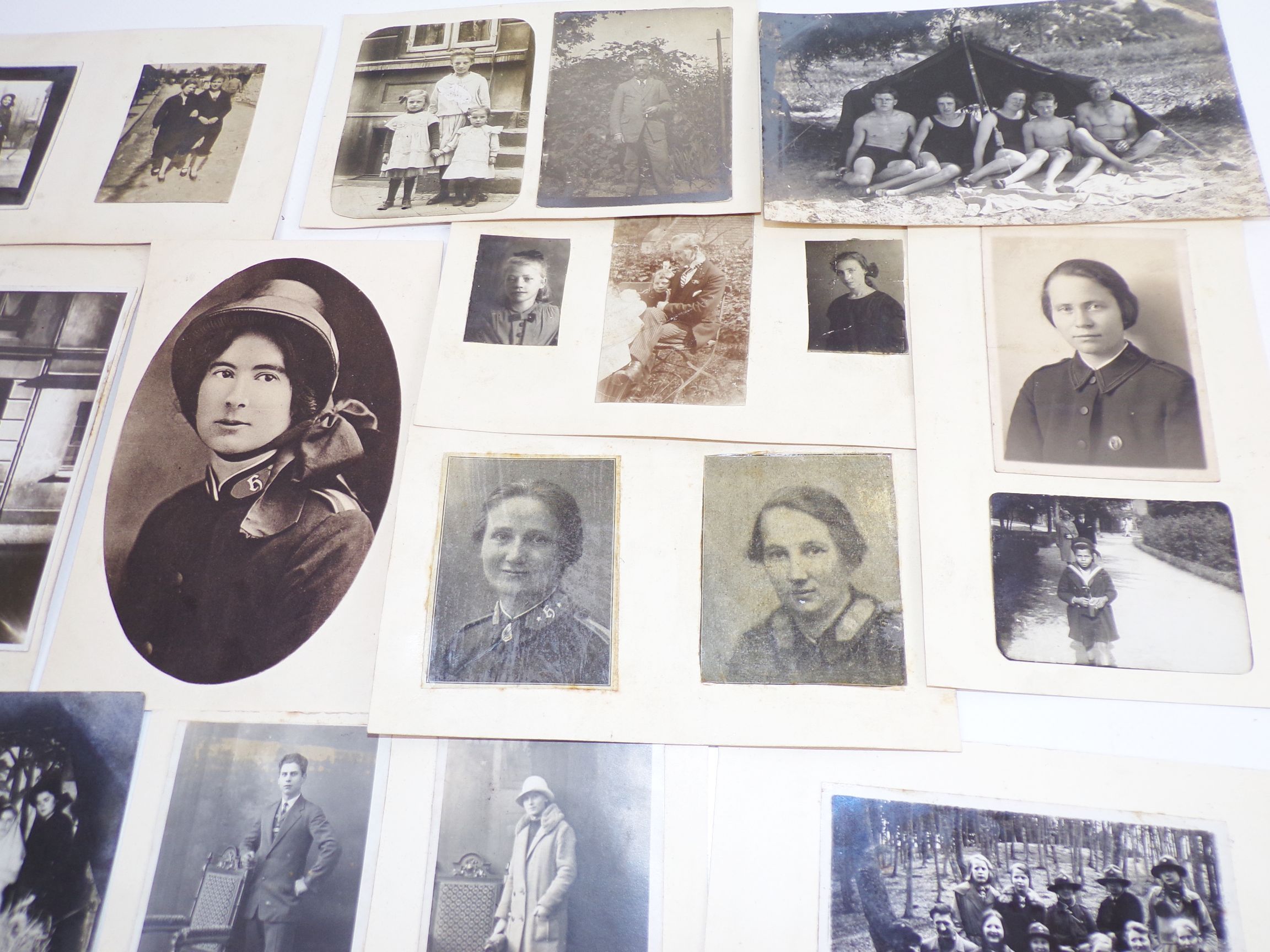 Foto Konvolut Heilsarmee Uniform Portraits um 1920 bis 1930er 