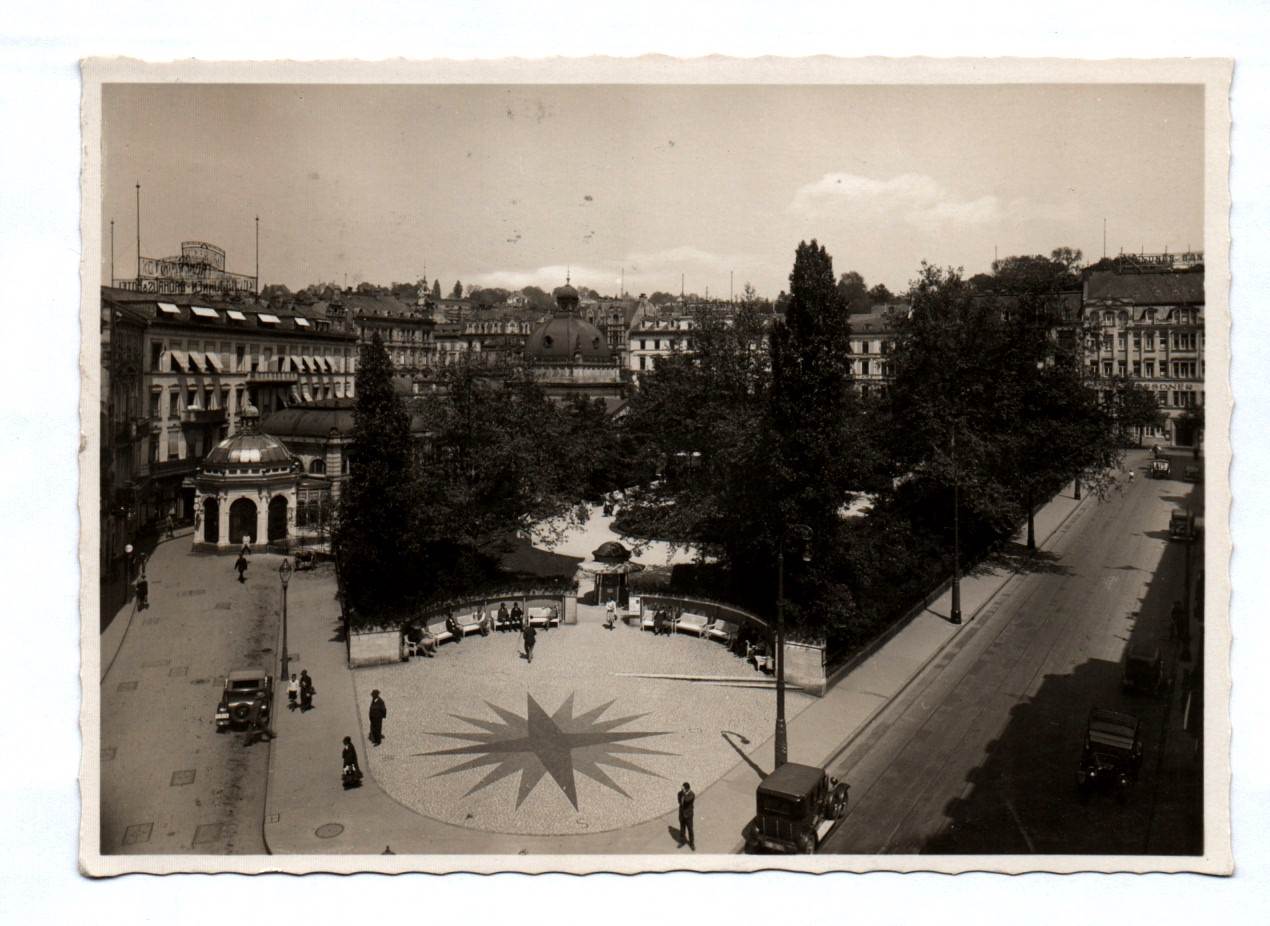 Ak Weltkurstadt Wiesbaden Blick auf den Kranz Platz und Kochbrunnen 1935