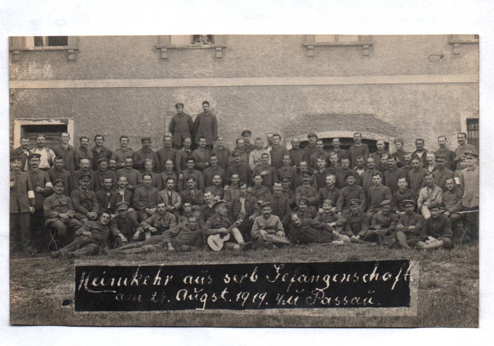 Foto Ak Soldaten Heimkehr aus serbischer Kriegsgefangenschaft Passau 1919