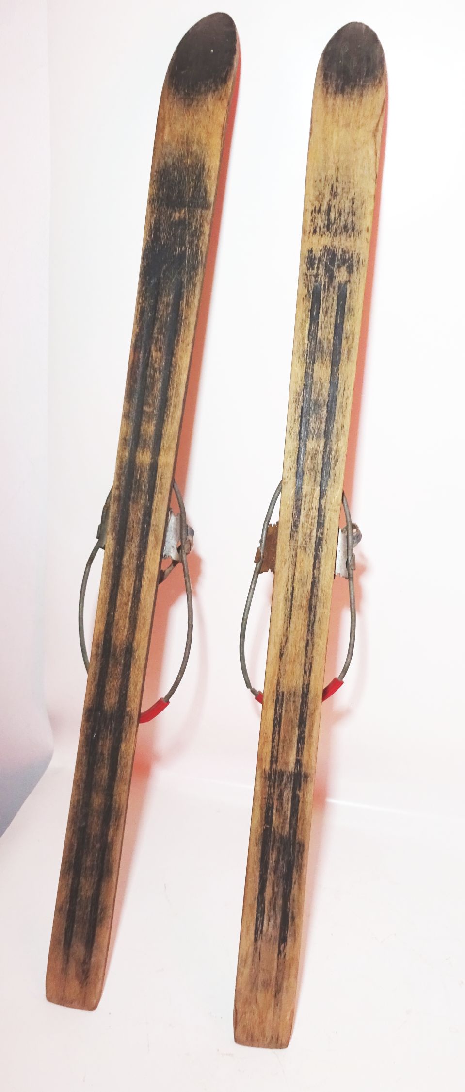 Germina Multiply Kinderski Skier DDR Ski Rot mit Skistöcken Germina Multiply Kinderski Skier DDR Ski Rot mit Skistöcken