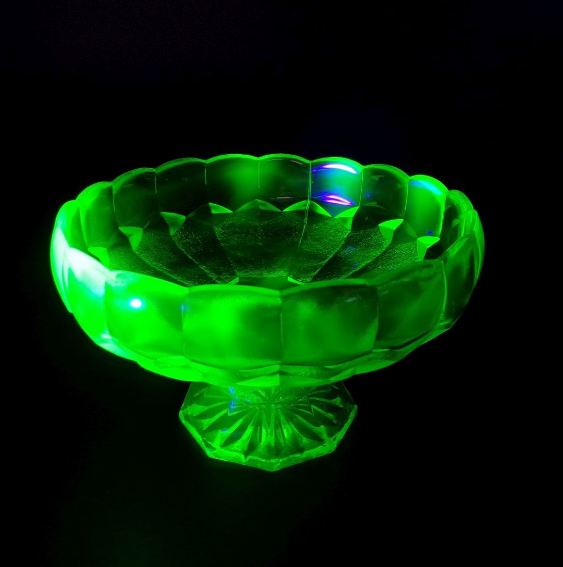 Alter Schale Uranglas Grün Pressglas Fluoreszierend Konfektschale Alter Schale Uranglas Grün Pressglas Fluoreszierend Konfektschale