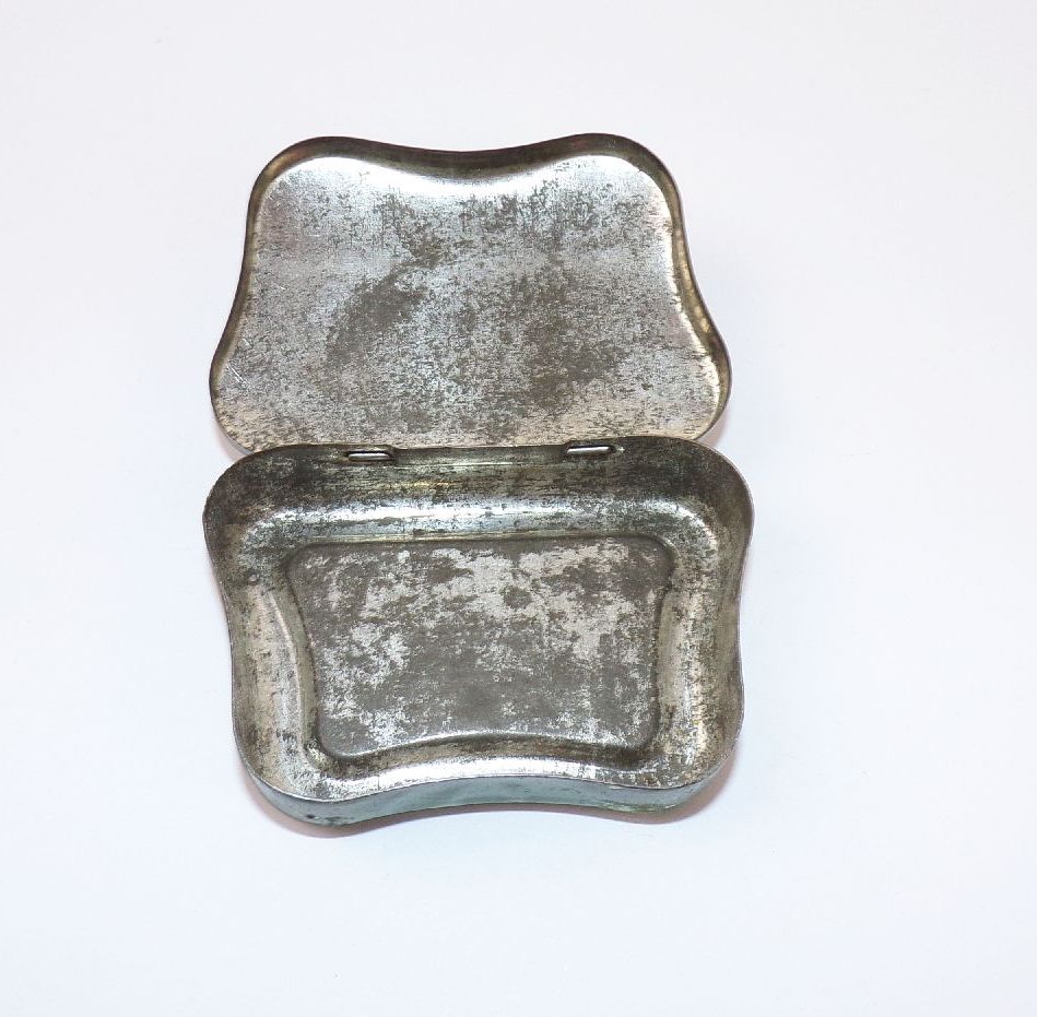 Alte Hartwig und Vogel Blechdose Nesselfalter Automatendose