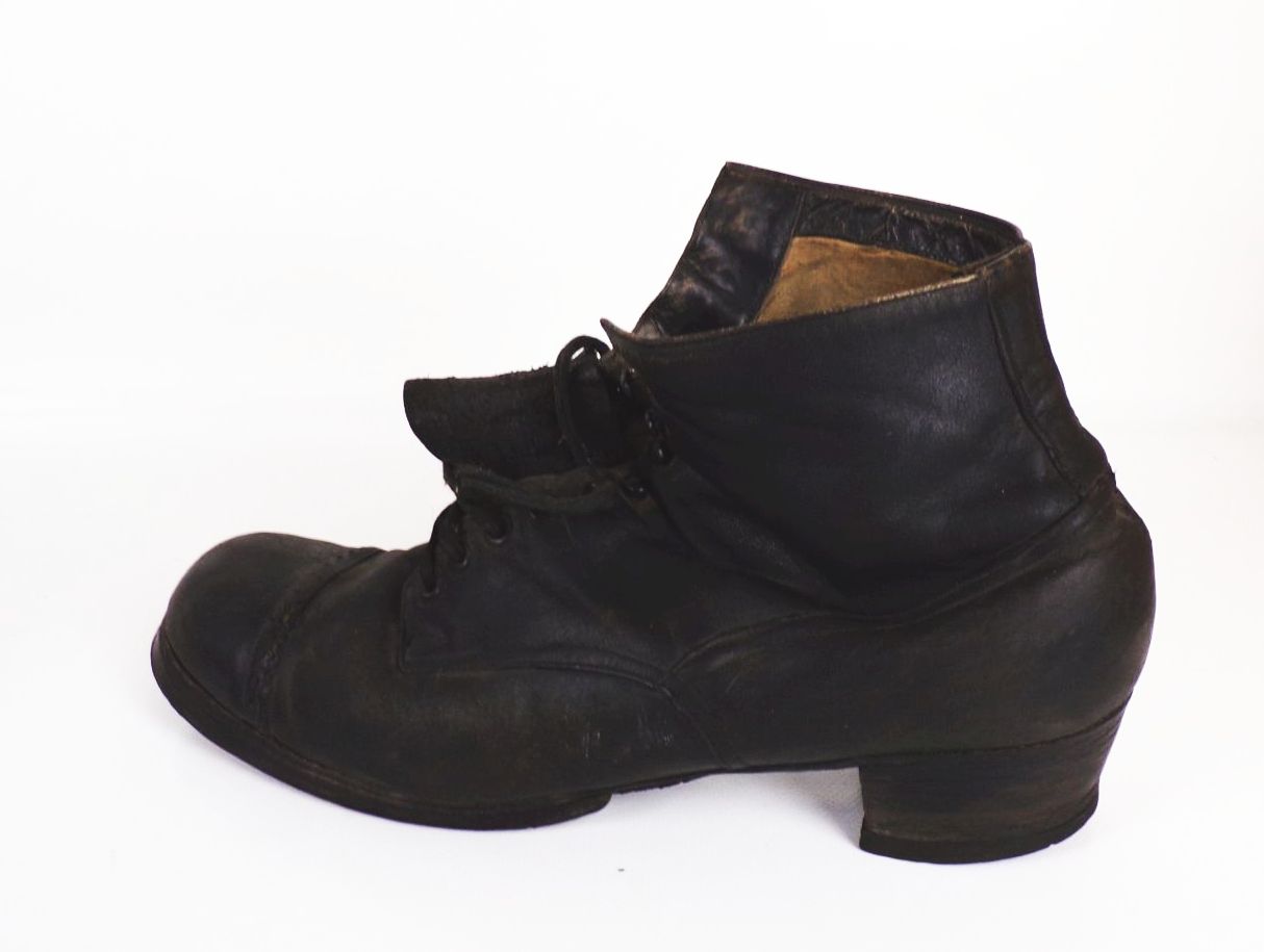 Alte Damen Schuhe Schwarz Leder 1940 er Größe 40 Vintage Schnürschuhe Alte Damen Schuhe Schwarz Leder 1940 er Größe 40 Vintage Schnürschuhe