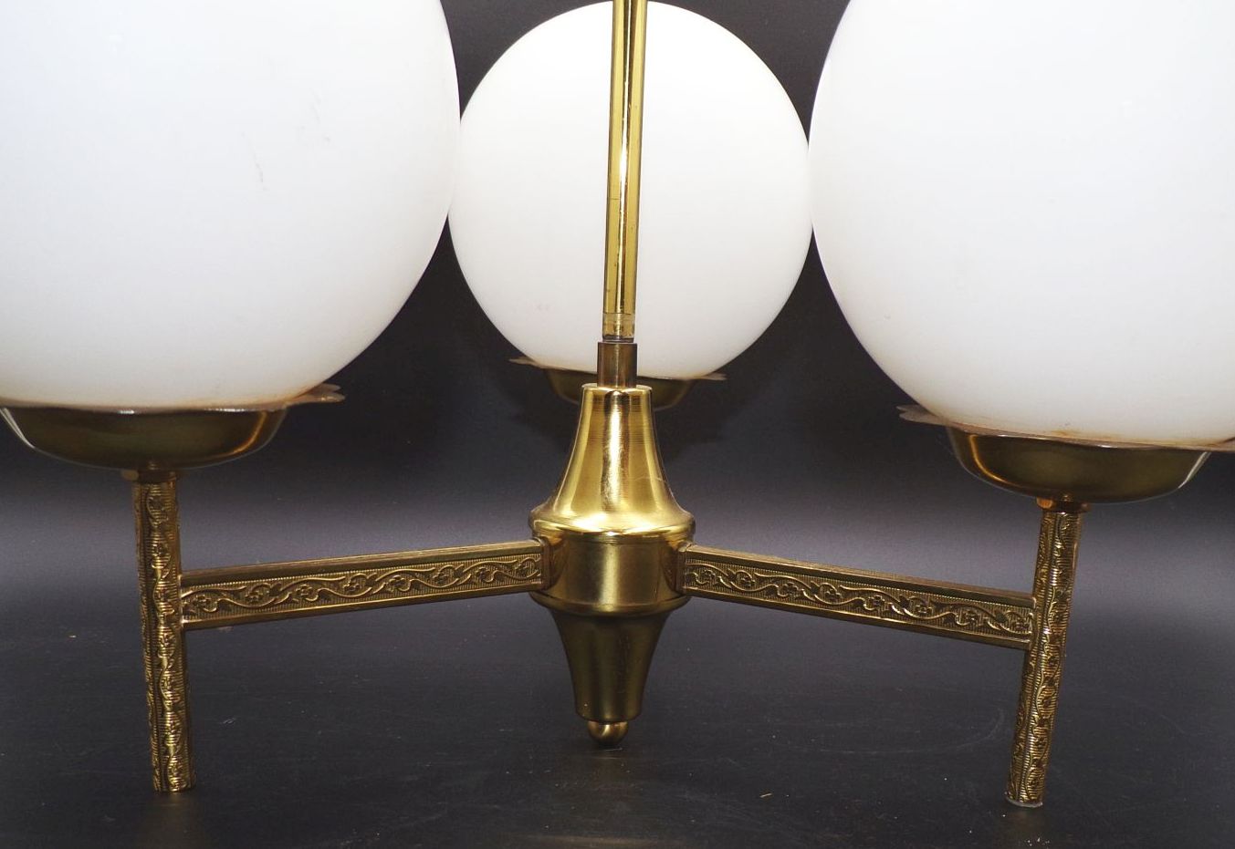 Edle Deckenlampe Kugel Weiß mit Messig 3er Deckenleuchte 