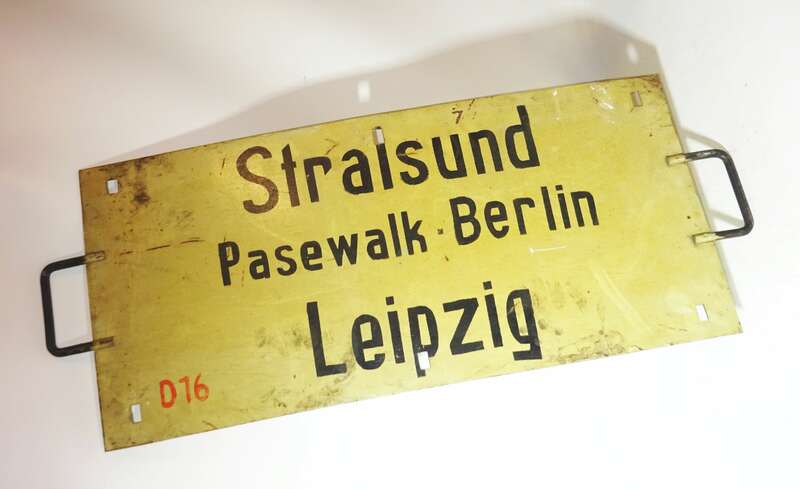 Altes Zuglaufschild Leipzig - Berlin - Pasewalk - Stralsund Eisenbahn Vintage !