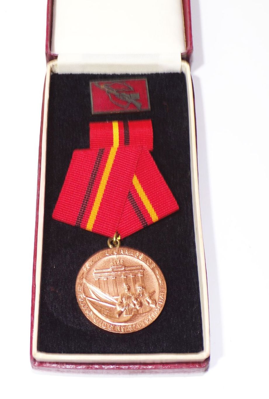 Auszeichnung DDR Für hervorragende Kampf und Einsatzbereitschaft  Orden 
