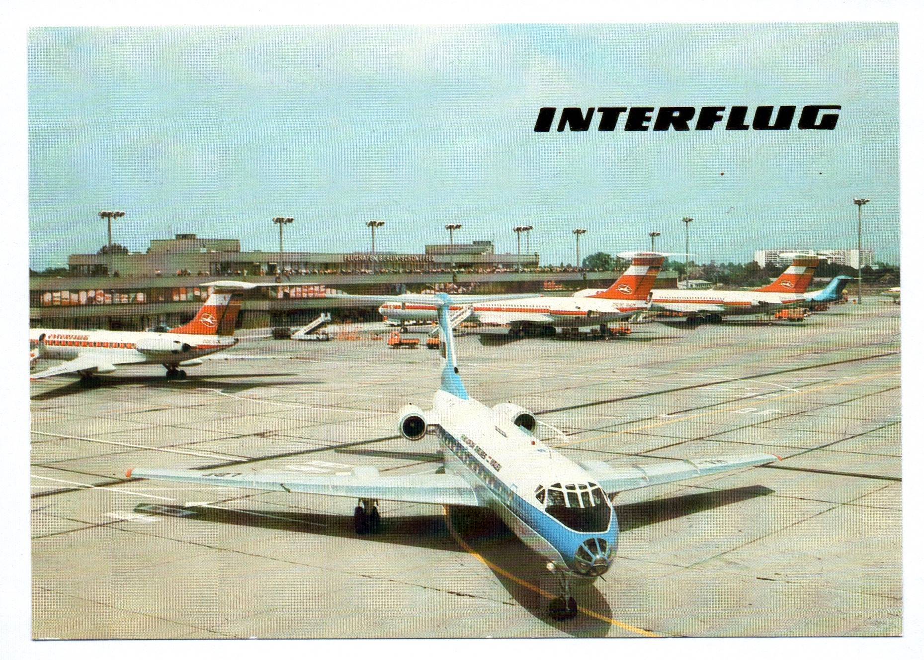 Foto Ak Interflug DDR Flughafen Berlin Schönefeld Flugzeuge Foto Ak Interflug DDR Flughafen Berlin Schönefeld Flugzeuge