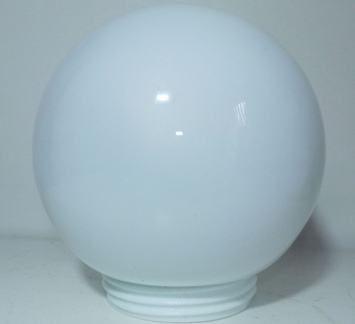 Alte Kugellampe IP41 Glas Weiß Außenlampe Porzellan Fassung