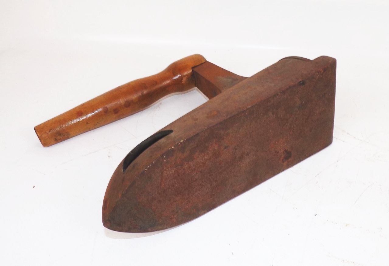 Altes Bügeleisen Landhaus Bauernstube Deko 