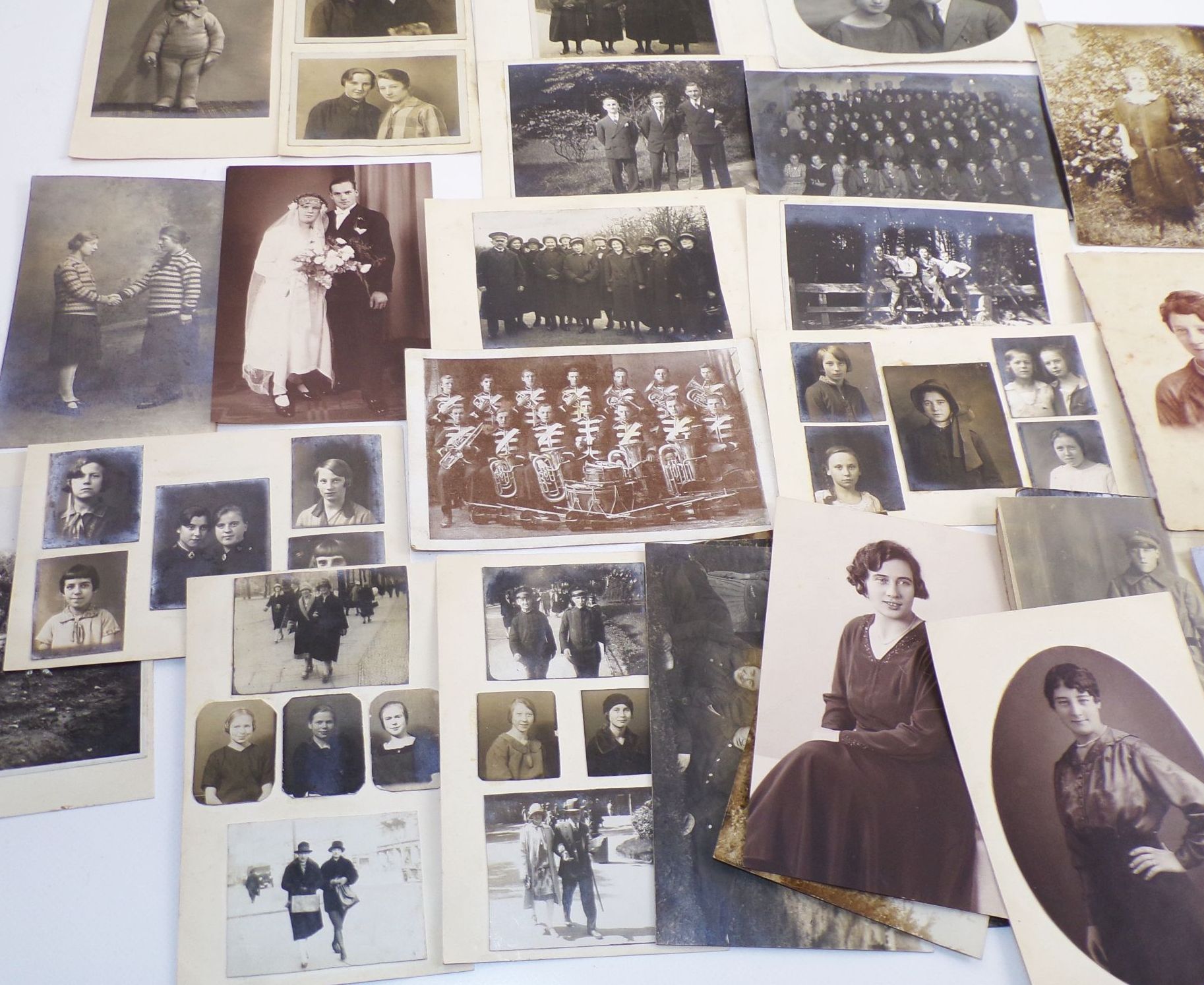 Foto Konvolut Heilsarmee Uniform Portraits um 1920 bis 1930er 