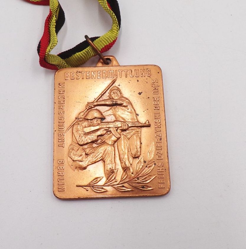 Medaille DDR Bestenermittlung Wachregiment Felix Dzierzynski Berlin Stasi