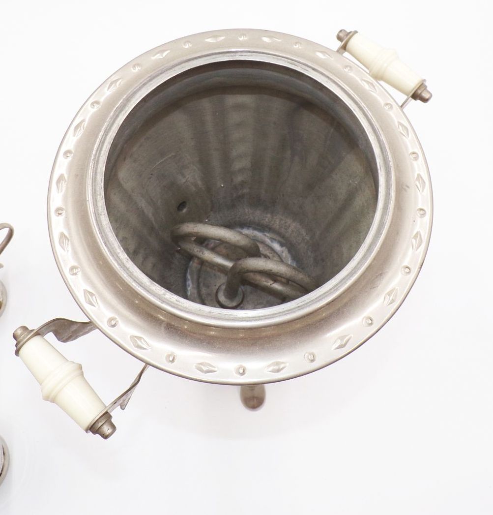 Alter Samowar UdSSR mit 2 Teegläsern 