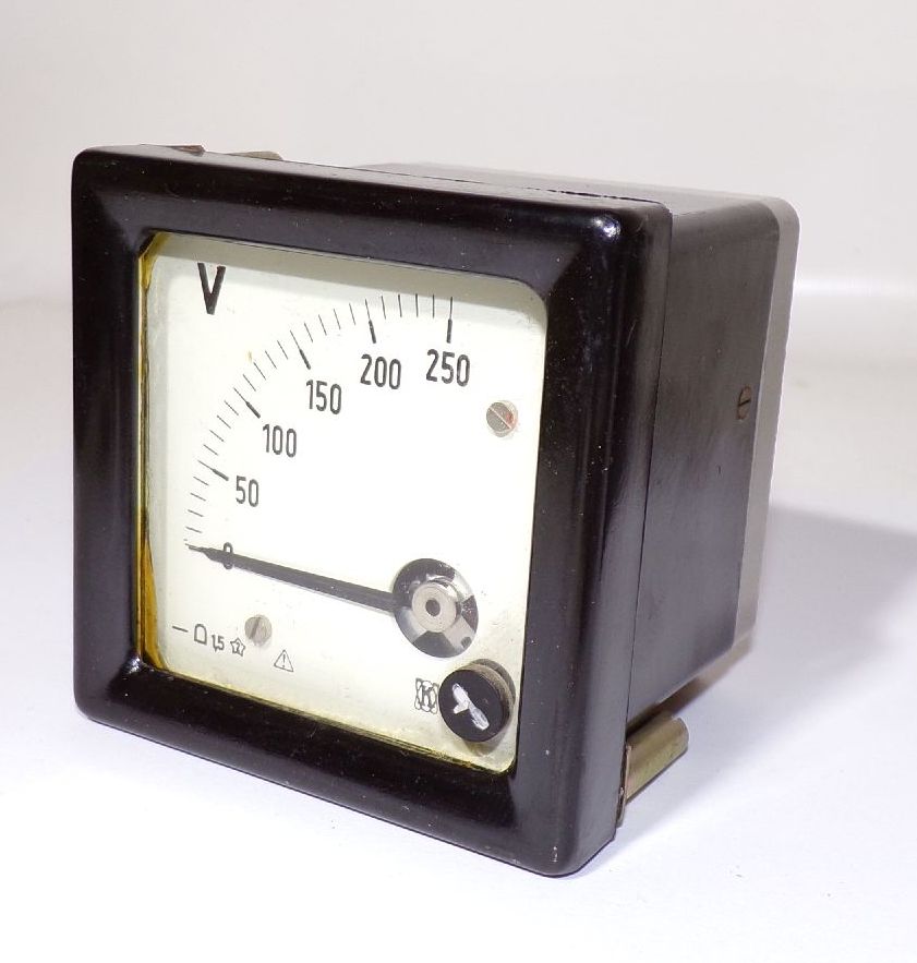 Altes Voltmeter 0 bis 250 Schalttafel 1 von 3 Meßgerät 