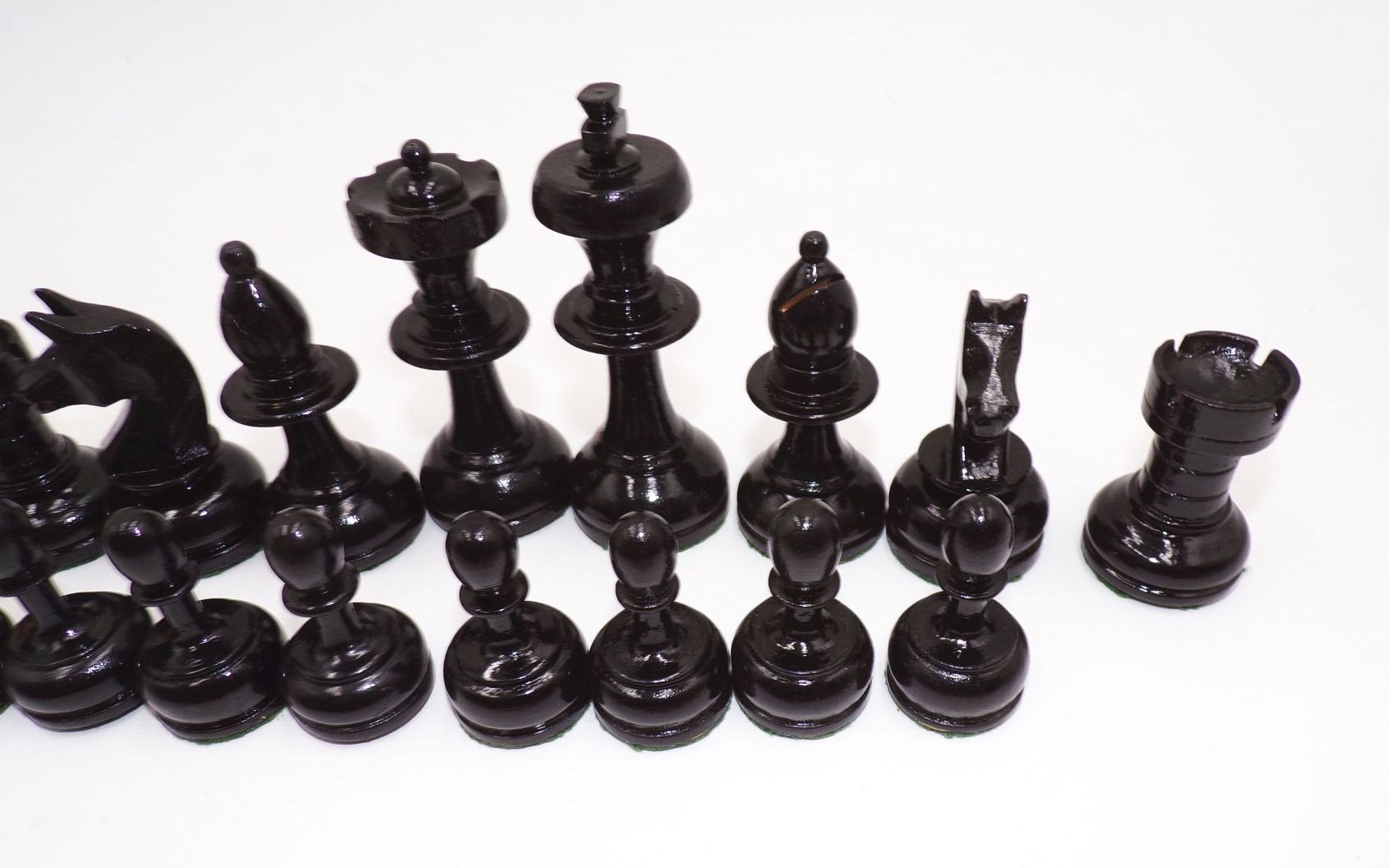 Alte Schachfiguren aus Holz Alte Schachfiguren aus Holz