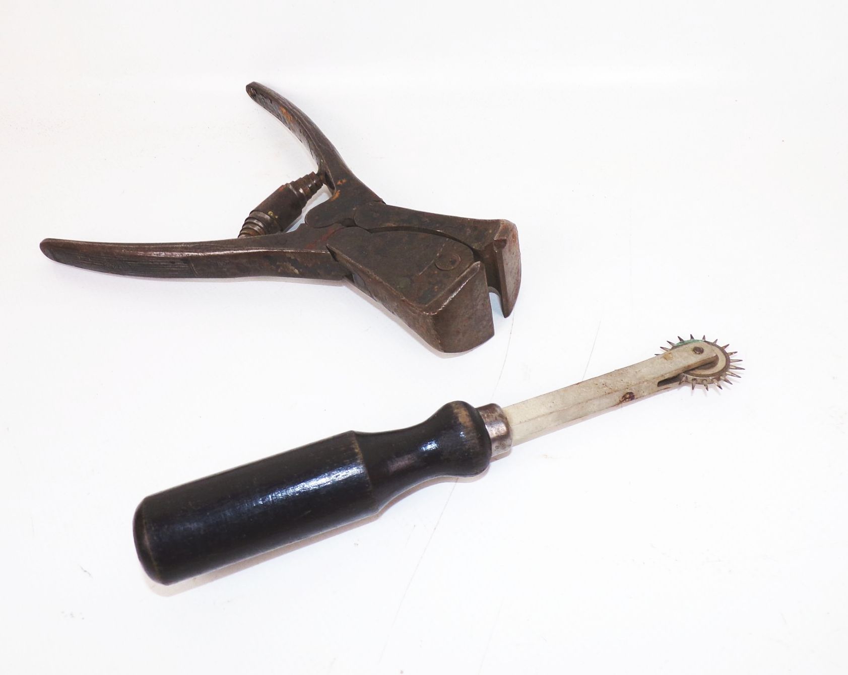 Altes Sattler Werkzeug Konvolut 