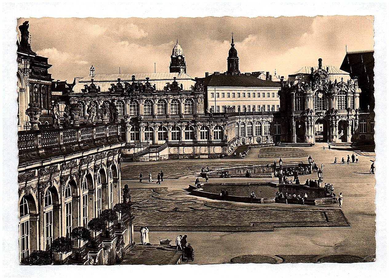 Ak Dresden Zwinger Hof mit Glockenpavillon Echtfoto Ak Dresden Zwinger Hof mit Glockenpavillon Echtfoto