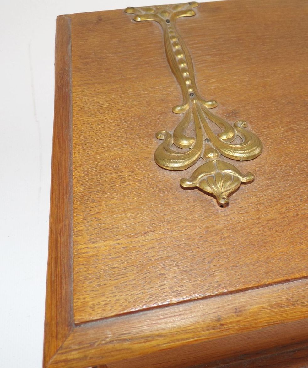 Jugendstil Schatulle mit Schlüssel Holz Box Aufbewahrung Antik 