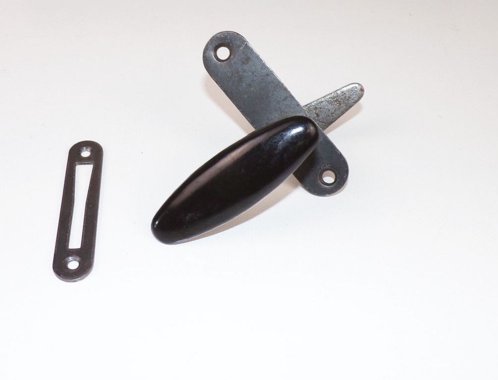 Alter Fenstergriff Fensterolive mit Beschlag Schwarz Bakelit Art Deco Bauhaus 