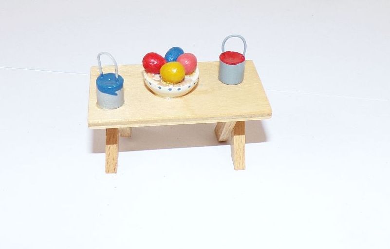 Esco Osterhasen Szene 5 Figuren und Tisch Ostereier bemalen Osterschmuck