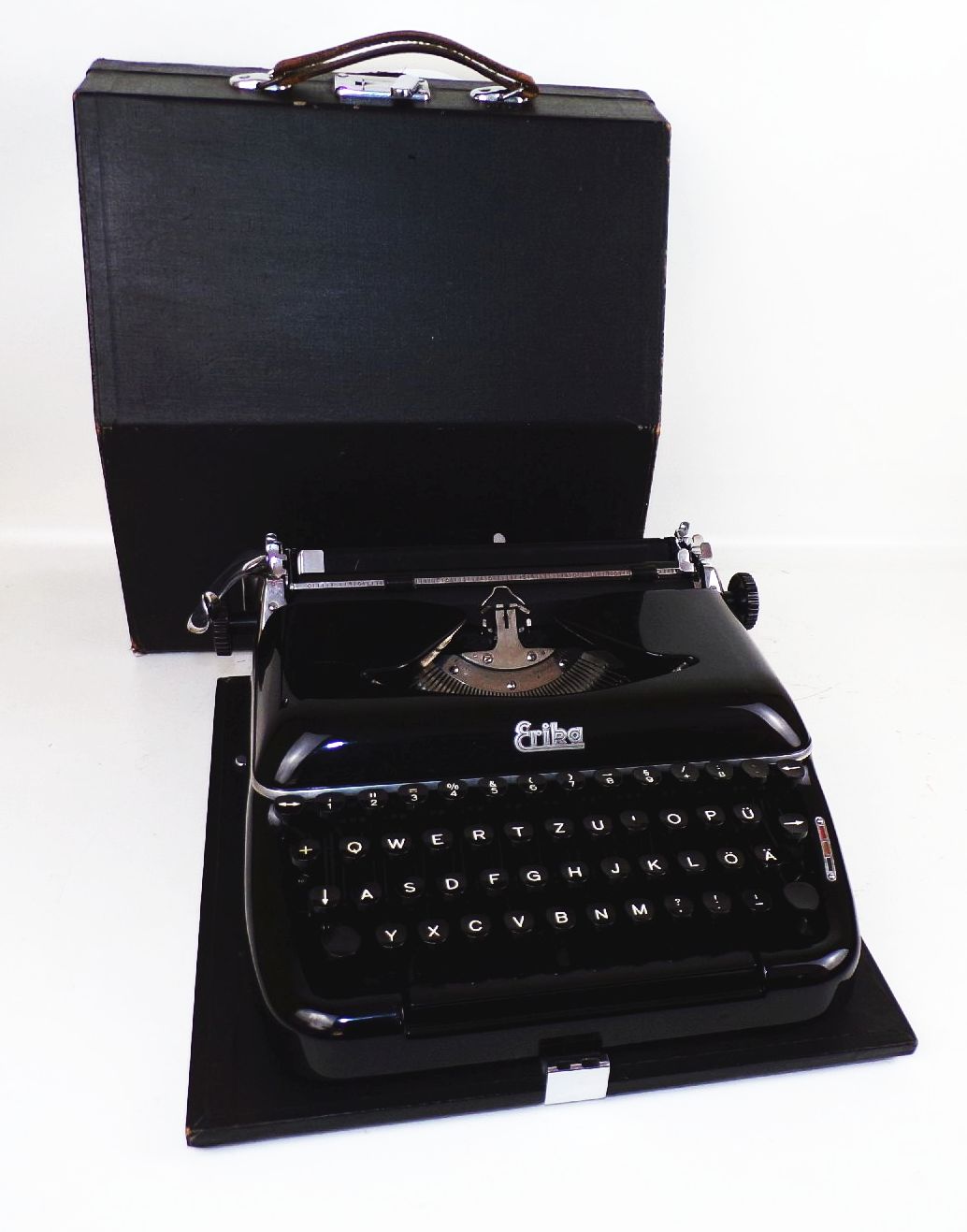 Erika Schreibmaschine mit Koffer schwarz typewriter