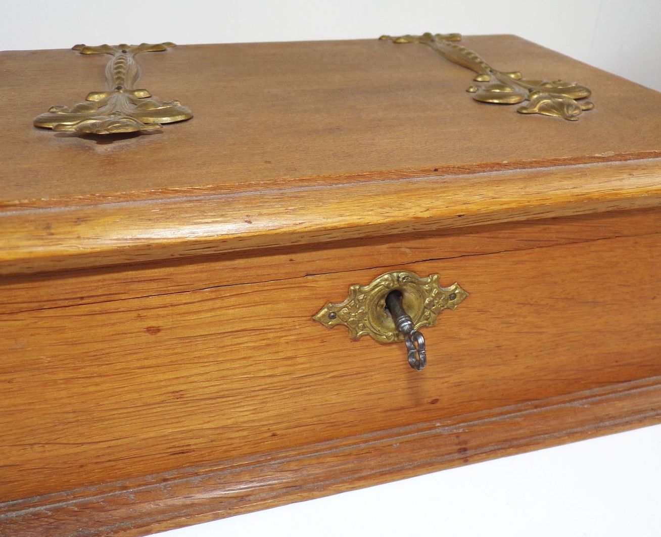 Jugendstil Schatulle mit Schlüssel Holz Box Aufbewahrung Antik 