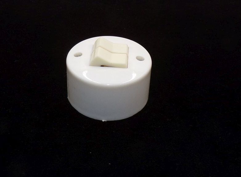 Alte Lichtschalter Weiß Aufputz DDR Vintage Rund Serienschalter 