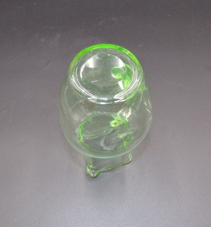 Alter Uranglas Krug grün Antik Glas Alter Uranglas Krug grün Antik Glas