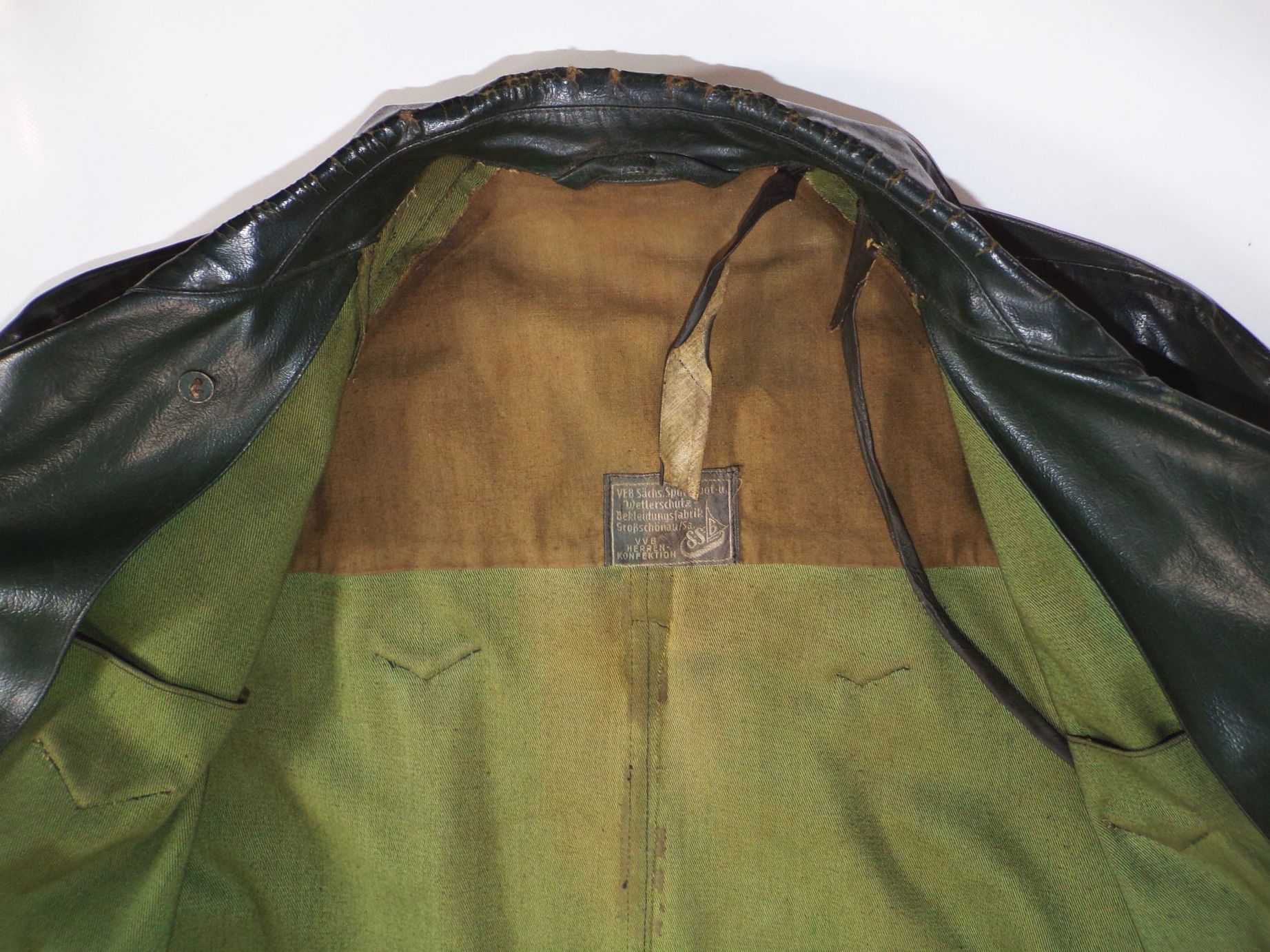 Alter Regenmantel Igelit Vintage Grün 50er Jahre Mantel lang unisex Alter Regenmantel Igelit Vintage Grün 50er Jahre Mantel lang unisex