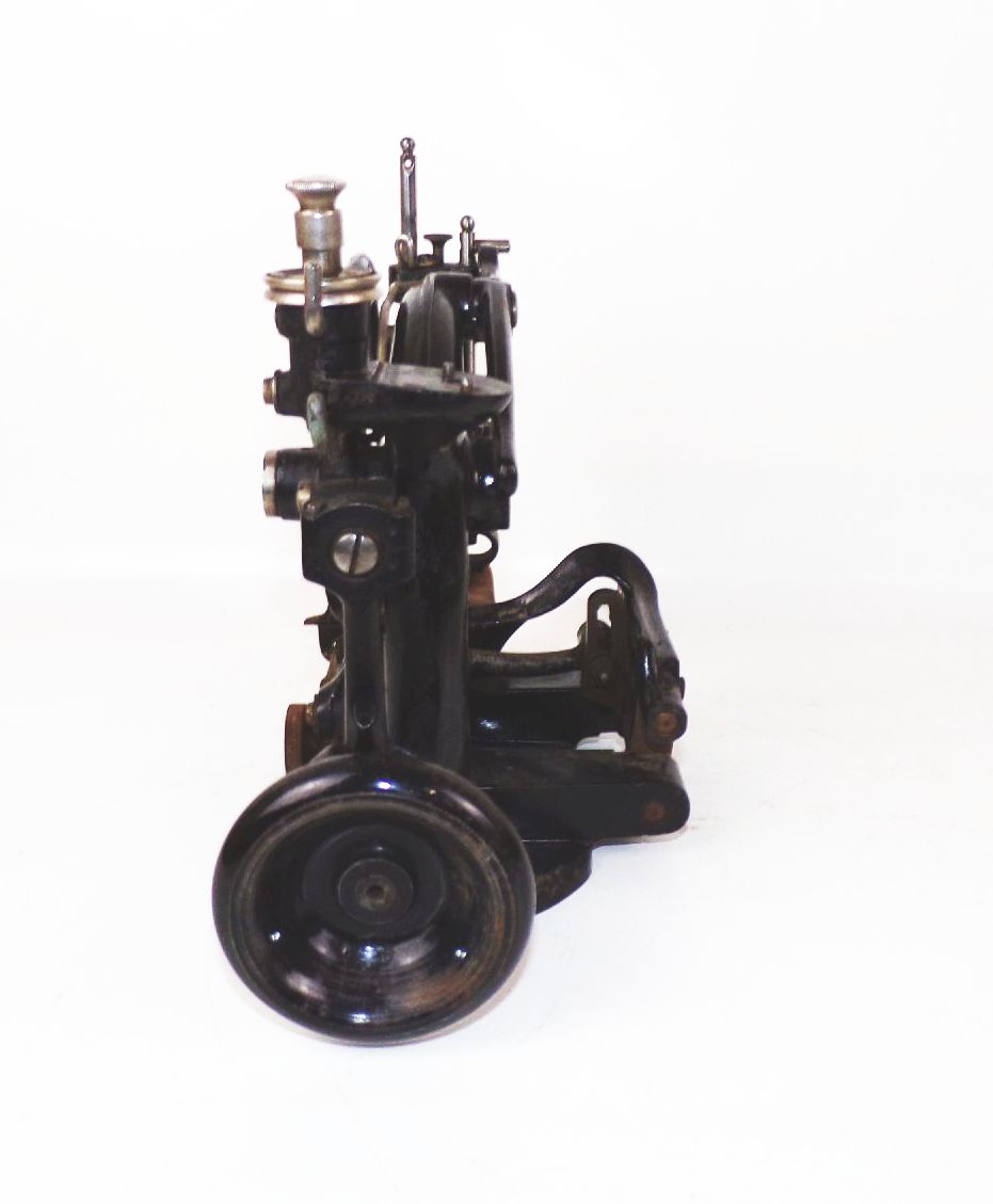 Alte Nähmaschine Hutnähmaschine Hutmacher GJ Werkzeug Antik 