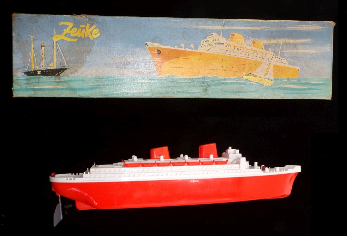 Zeuke Schiff Dampfer mit Originalkarton DDR Spielzeug