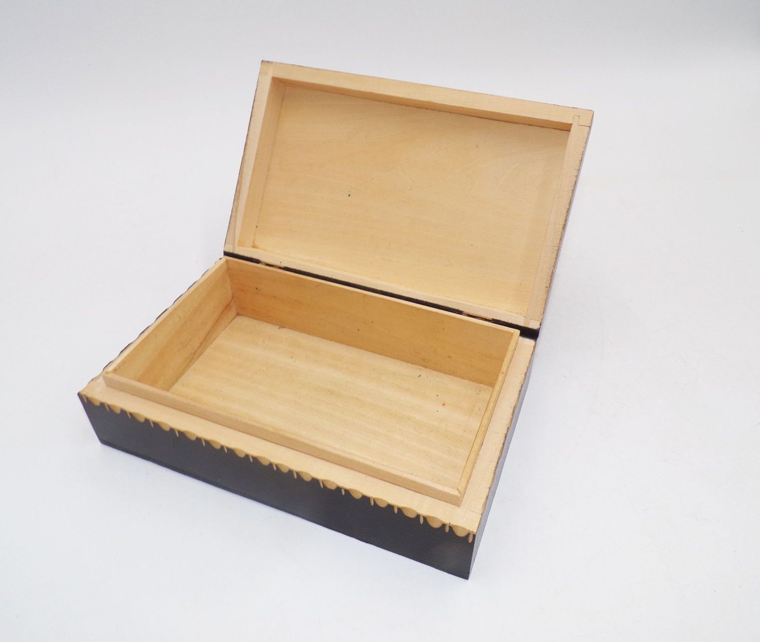 Alte Holzschatulle geschnitzt Enzian Edelweiß Motiv Box Deko Schmuckschatulle Alte Holzschatulle geschnitzt Enzian Edelweiß Motiv Box Deko Schmuckschatulle