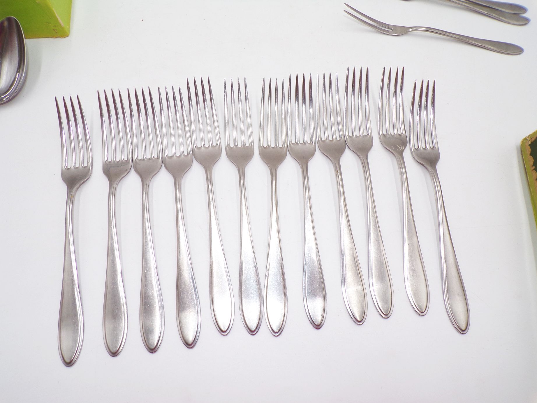 Nirosta Besteck 37 Teile mit Originalkarton Nirosta Besteck 37 Teile mit Originalkarton