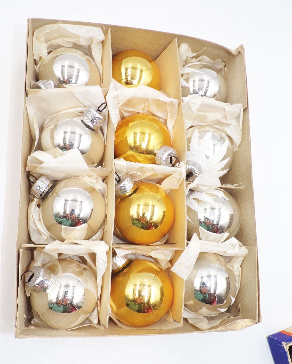 DDR Weihnachtskugeln 12 Stück Karton gold silber 