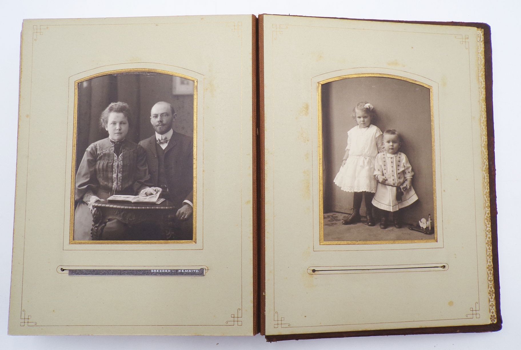 Altes Fotoalbum mit CDV Fotos und Kabinettaufnahmen um 1900