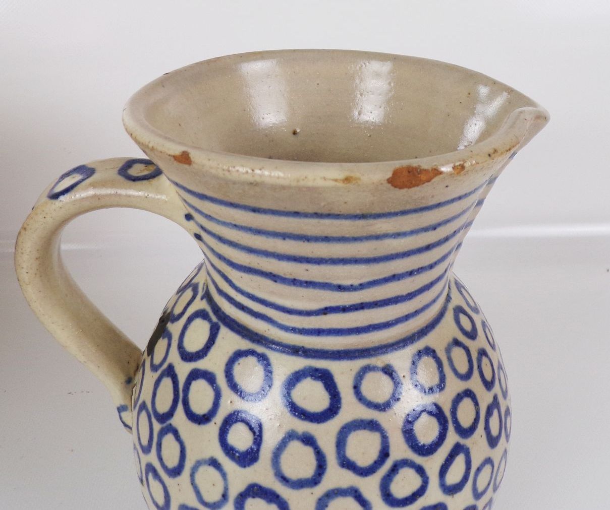 Alter Ton Krug blau weiß bäuerliche Deko Alter Ton Krug blau weiß bäuerliche Deko