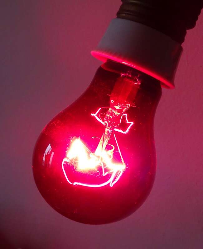 BGW Infrarot Glühlampe E27 Beleuchtung Rotlicht Rot 220 V 75 W DDR