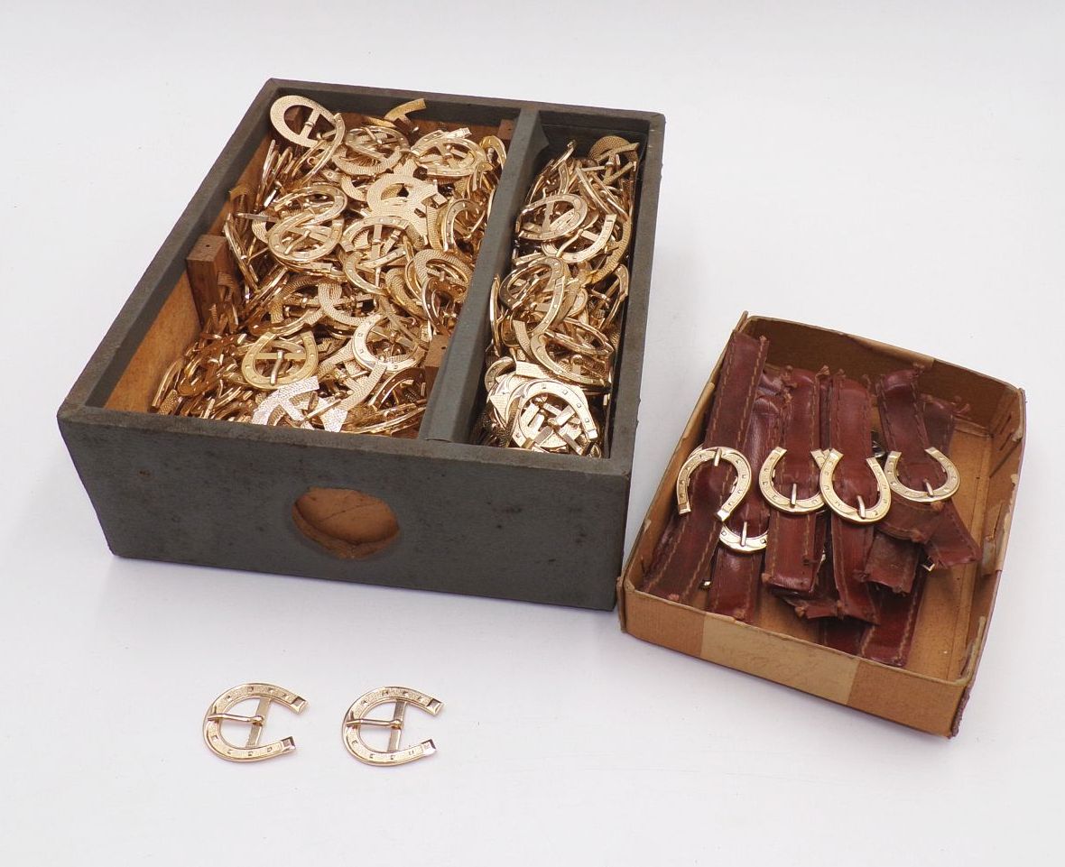 Gürtelschnallen Hufeisen Riemenschnallen Blech Schuster Sattler Konvolut