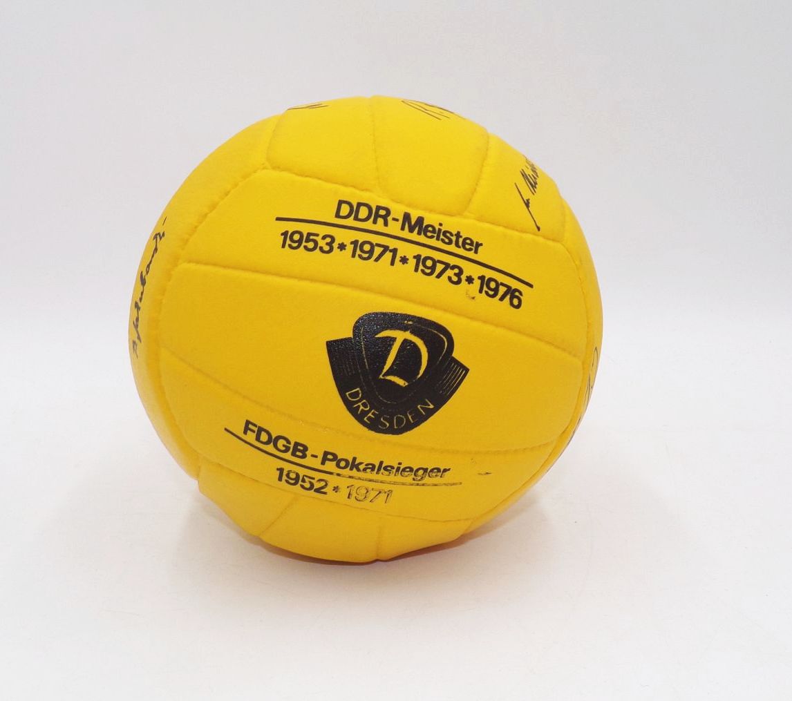  Fußball Erinnerungsball Meistermannschaft SG Dynamo Dresden 1976 