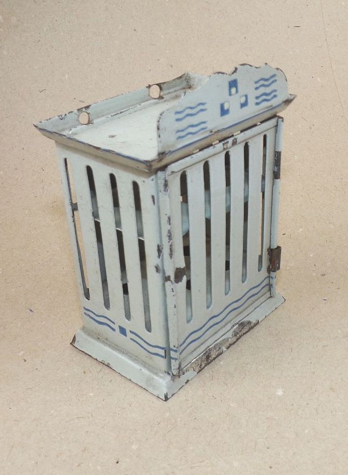 Alter Eierschrank für Puppenstube aus Blech Jugendstil Wandschrank 