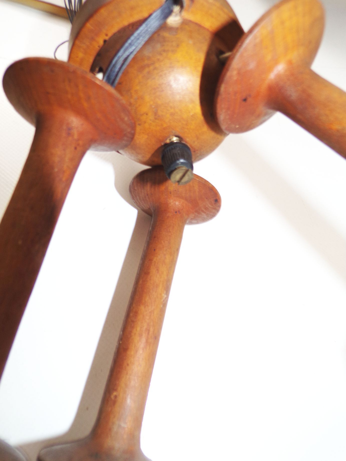 Alte Bauernlampe Deckenleuchte um 1900 geschnitzte Figuren Bauernstube