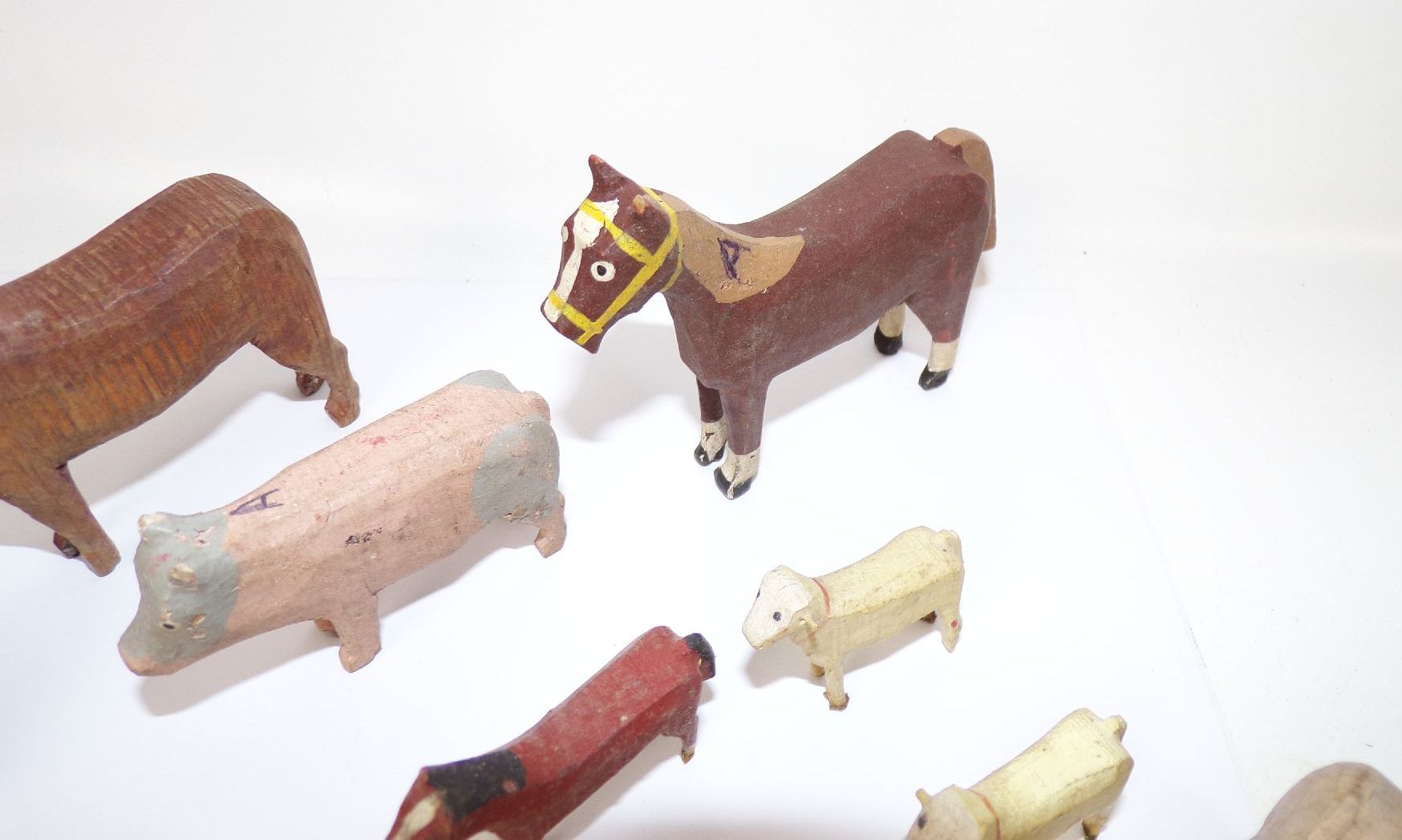 Konvolut alte Tiere aus Holz wohl Erzgebirge 