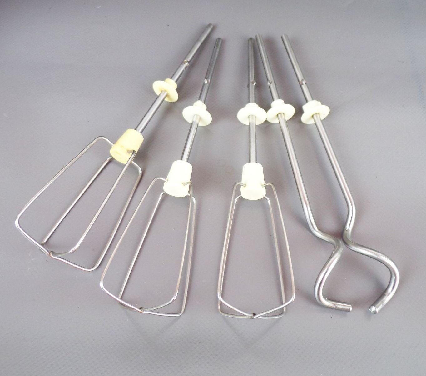 RG28s Mixer DDR Handrührgerät weiß Schneebesen Pürierstab Knethaken OVP Set RG28s Mixer DDR Handrührgerät weiß Schneebesen Pürierstab Knethaken OVP Set