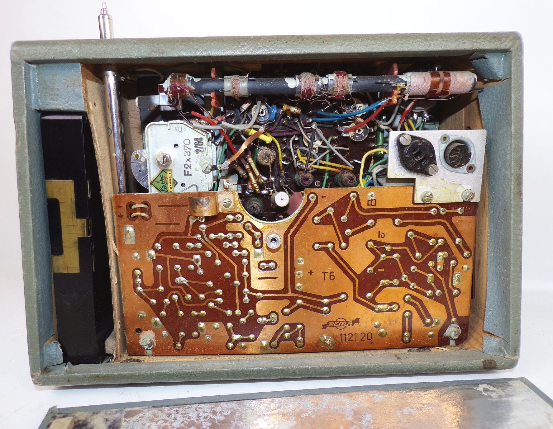 Rema T6 Trabant Kofferradio Vintage DDR Radio defekt