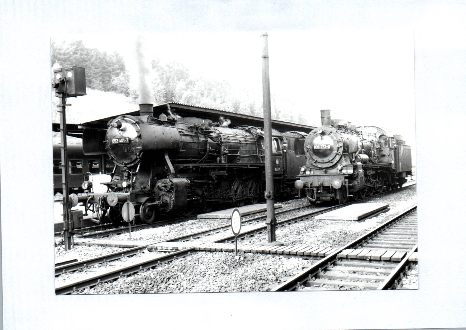 Eisenbahn Foto Dampflok 052 401-7 und 038 772-0 Lok