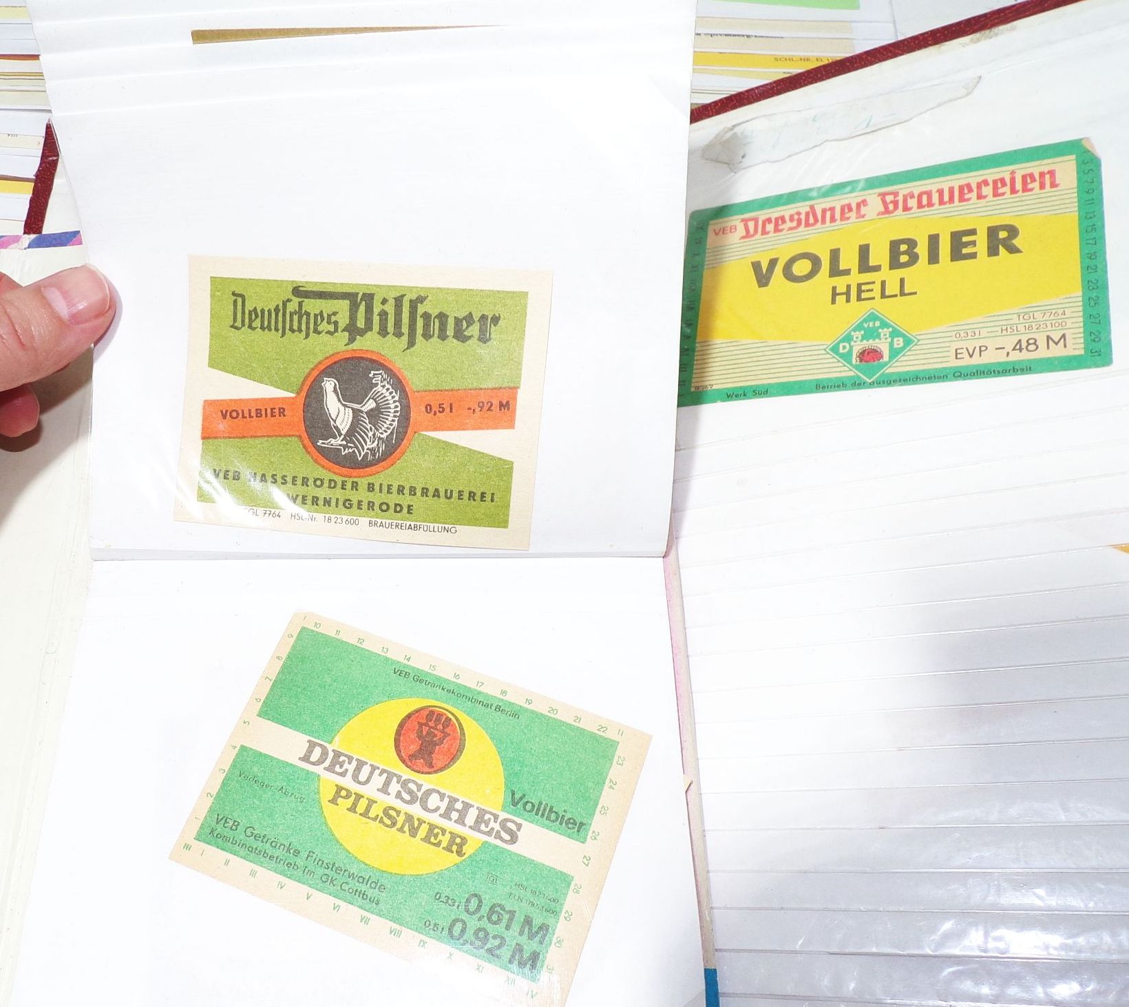 Konvolut alte Bieretiketten und Weinetiketten Konvolut alte Bieretiketten und Weinetiketten