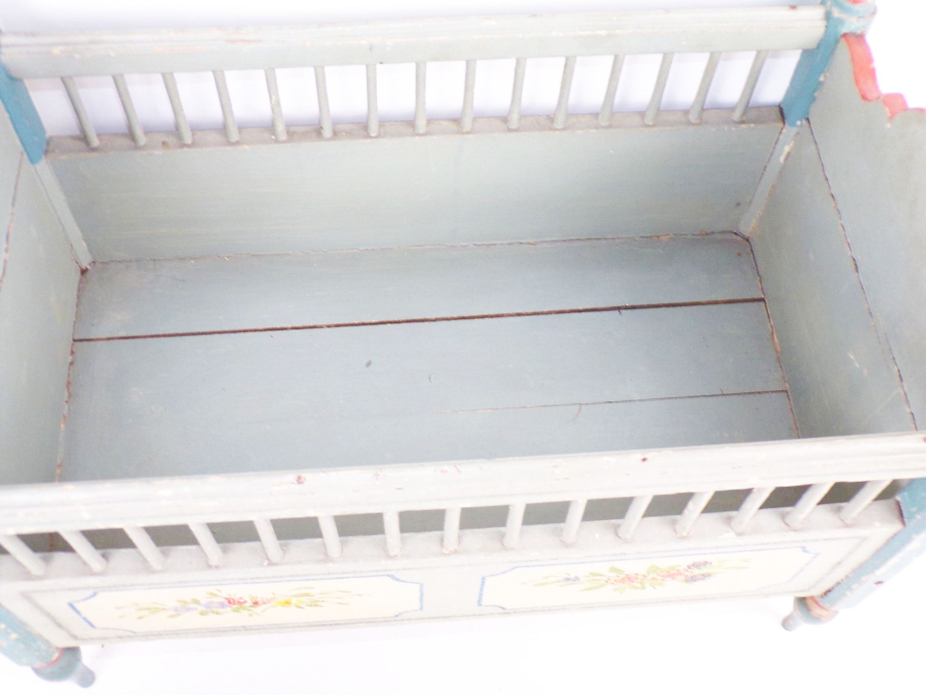 Altes Puppenbett Holz Bauernmalerei