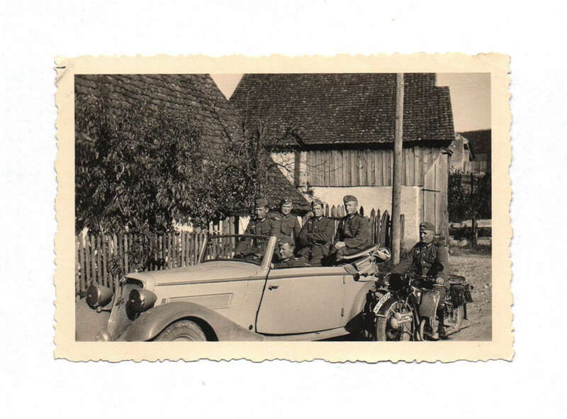 Foto Soldaten Wehrmacht im Auto und Motorrad
